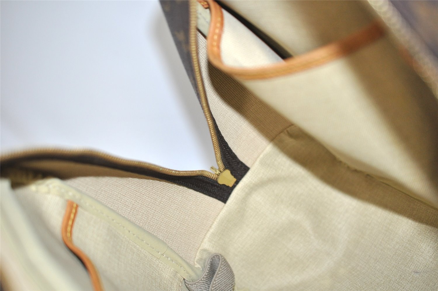 Authentic Louis Vuitton Monogram Deauville Hand Bag M47270 LV 3100I