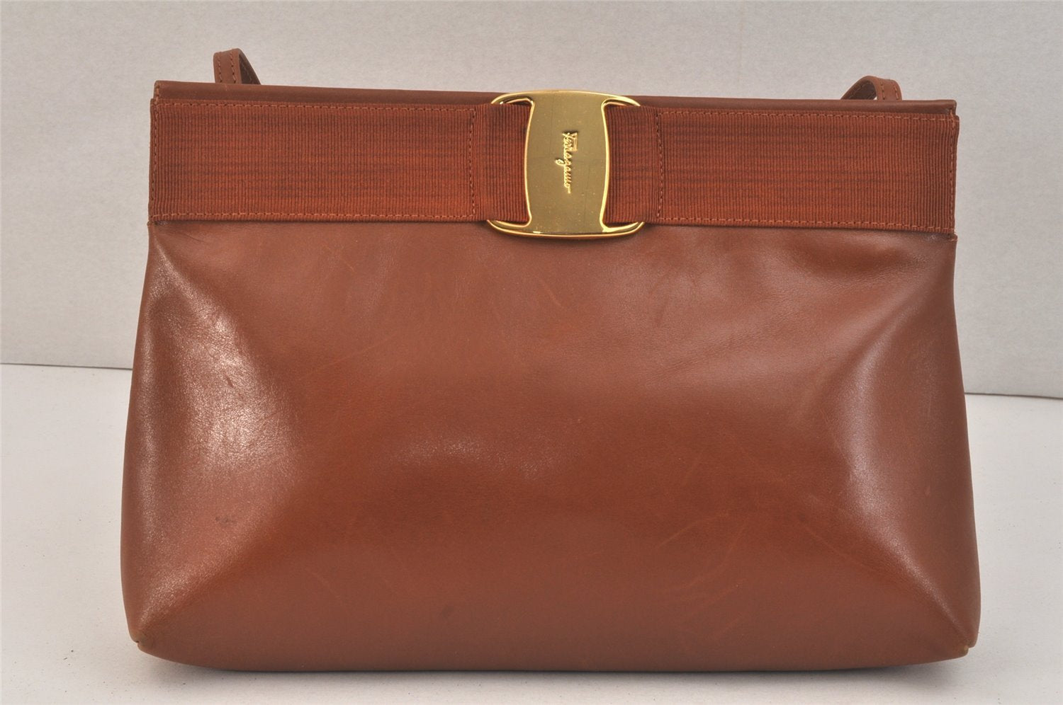 Authentic Salvatore Ferragamo Vara Shoulder Cross Bag Leather Brown SF 3108K