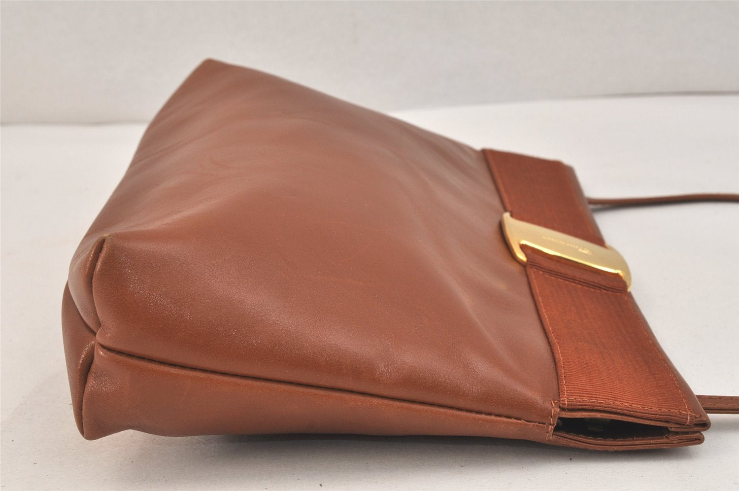 Authentic Salvatore Ferragamo Vara Shoulder Cross Bag Leather Brown SF 3108K