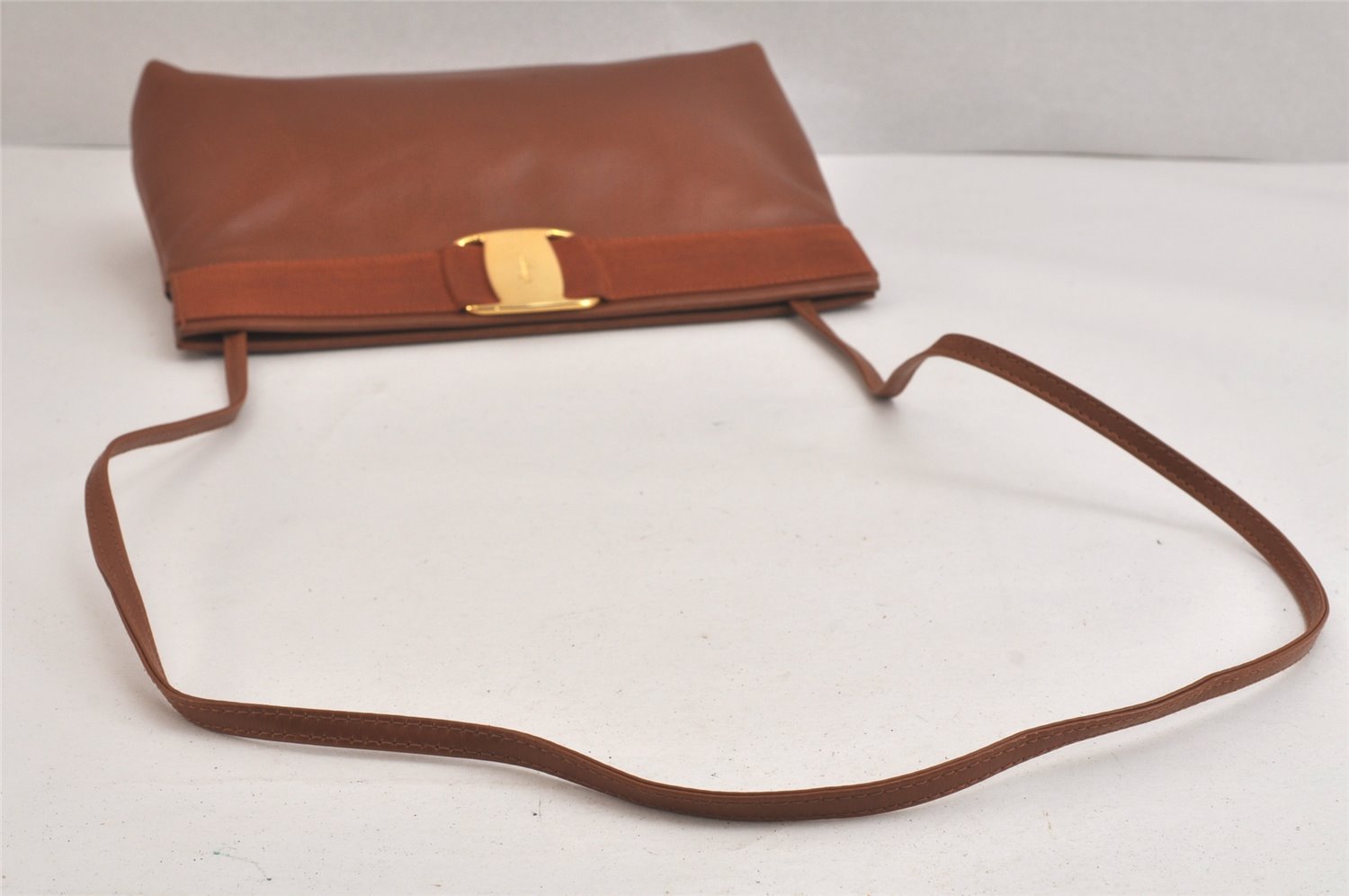 Authentic Salvatore Ferragamo Vara Shoulder Cross Bag Leather Brown SF 3108K