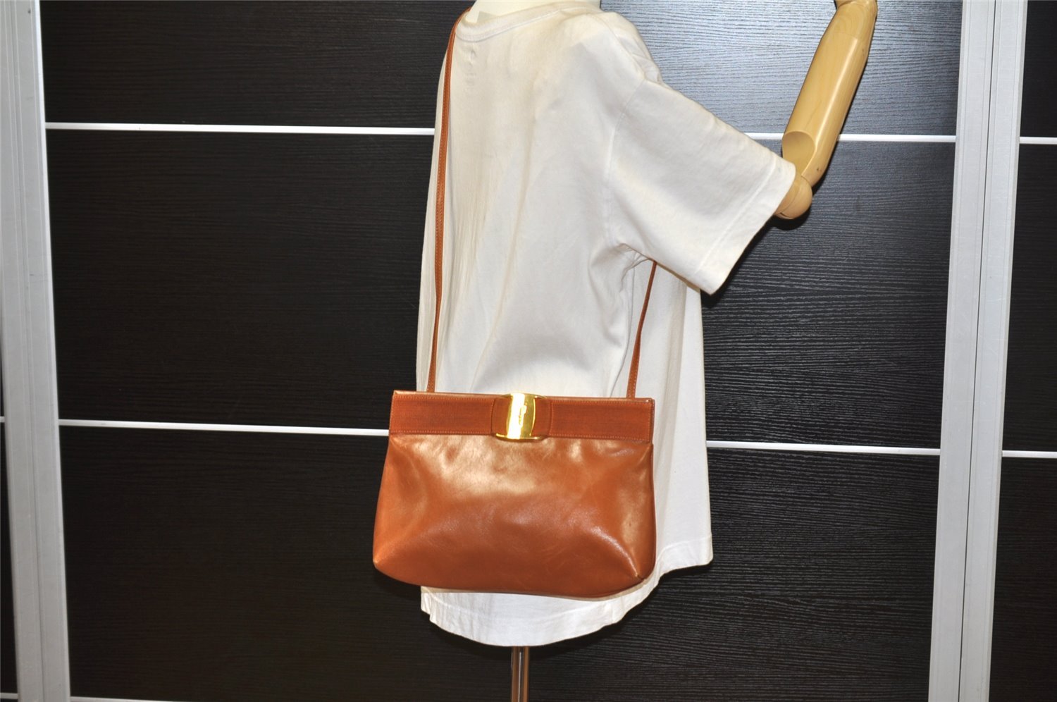 Authentic Salvatore Ferragamo Vara Shoulder Cross Bag Leather Brown SF 3108K