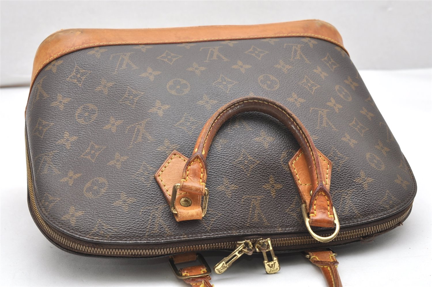Authentic Louis Vuitton Monogram Alma Hand Bag Purse M51130 LV 3111K