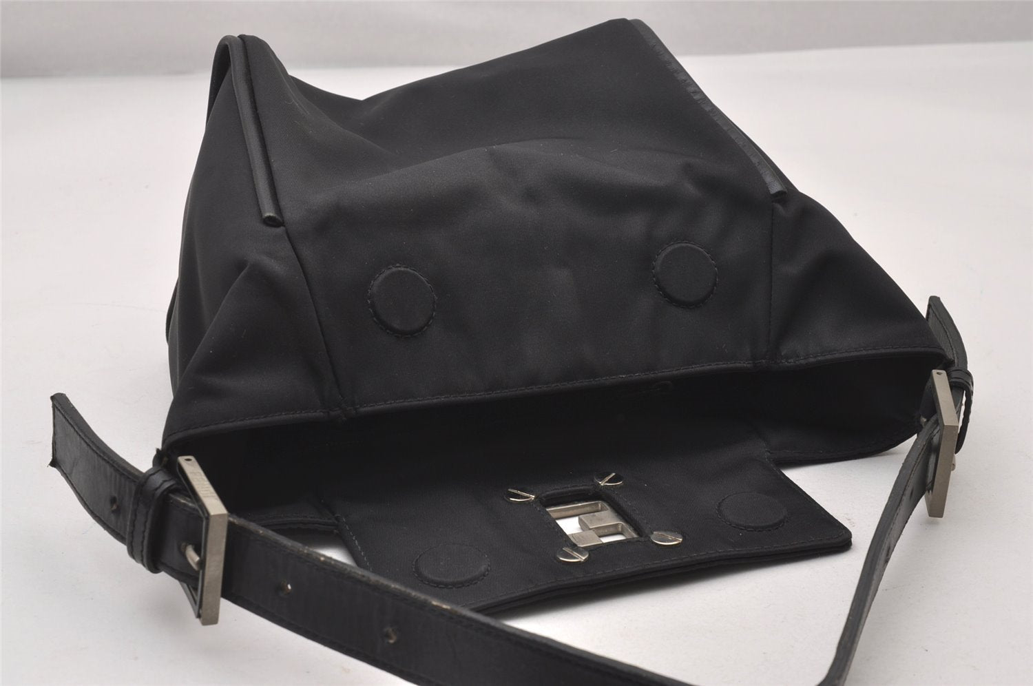 Authentic FENDI Vintage Shoulder Hand Bag Purse Nylon Leather Black 3112I