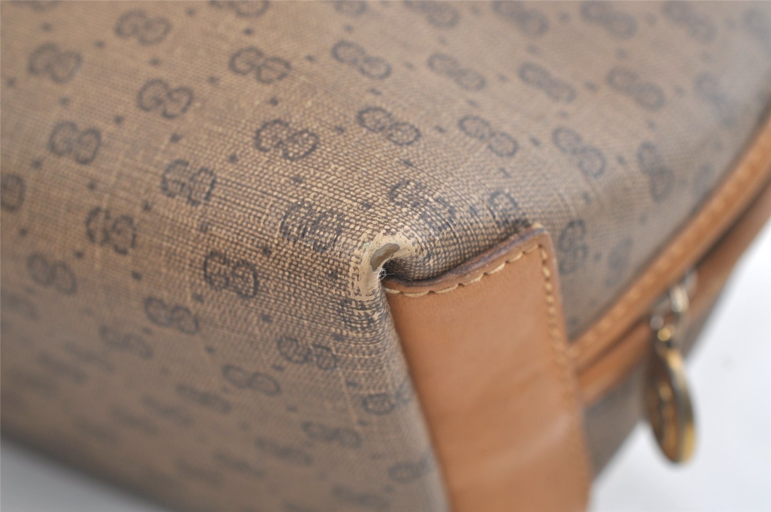 Authentic GUCCI Micro GG PVC Leather Clutch Hand Bag Purse Brown Junk 3119K