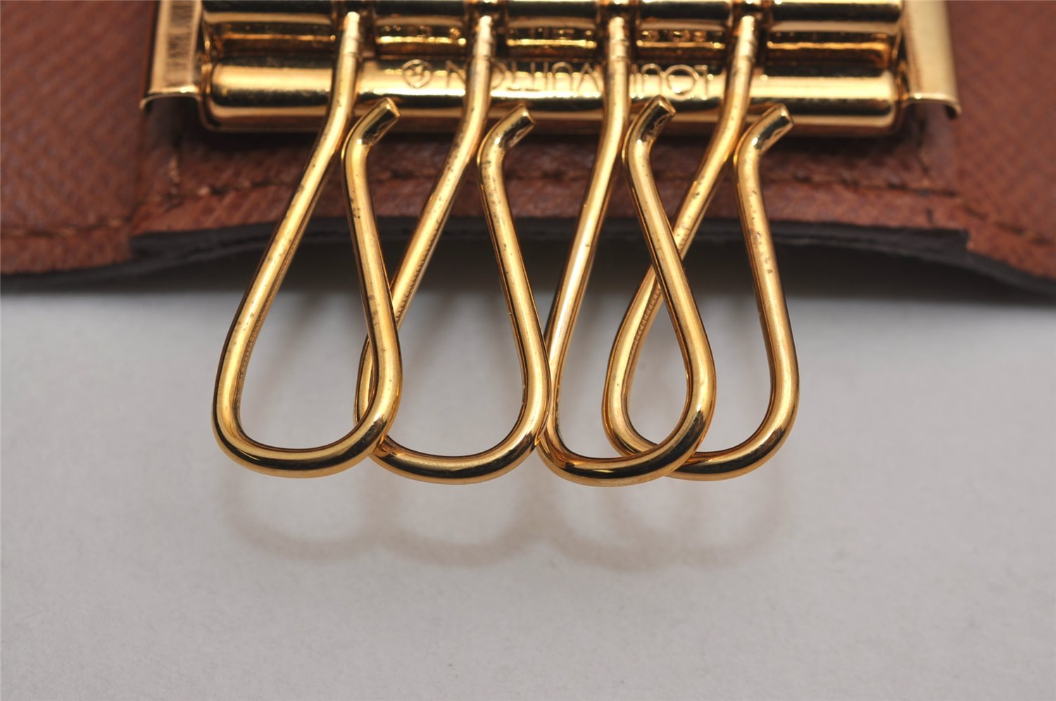 Authentic Louis Vuitton Monogram Multicles 4 Four Hooks Key Case M62631 LV 3131J