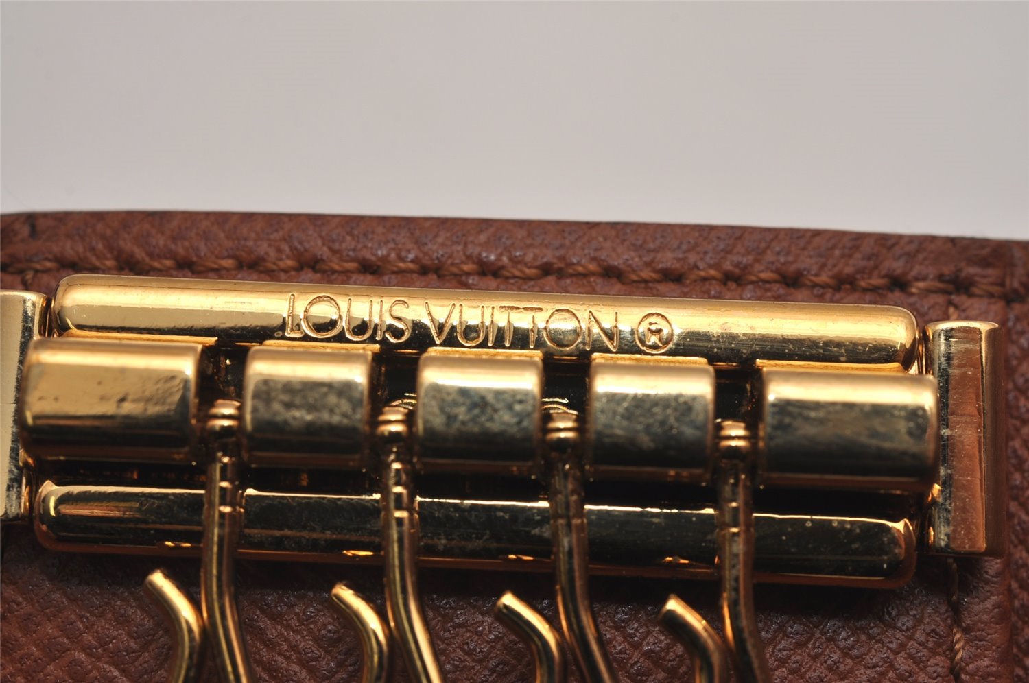 Authentic Louis Vuitton Monogram Multicles 4 Four Hooks Key Case M62631 LV 3131J