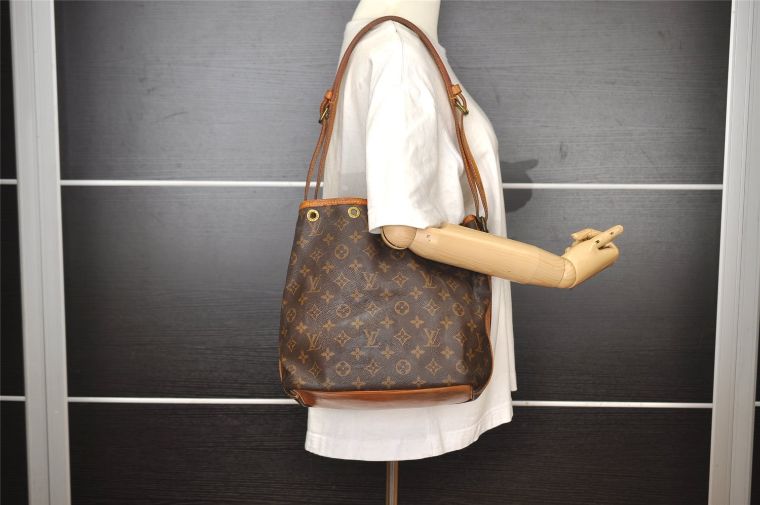 Authentic Louis Vuitton Monogram Petit Noe M42226 Shoulder Drawstring Bag 3135I