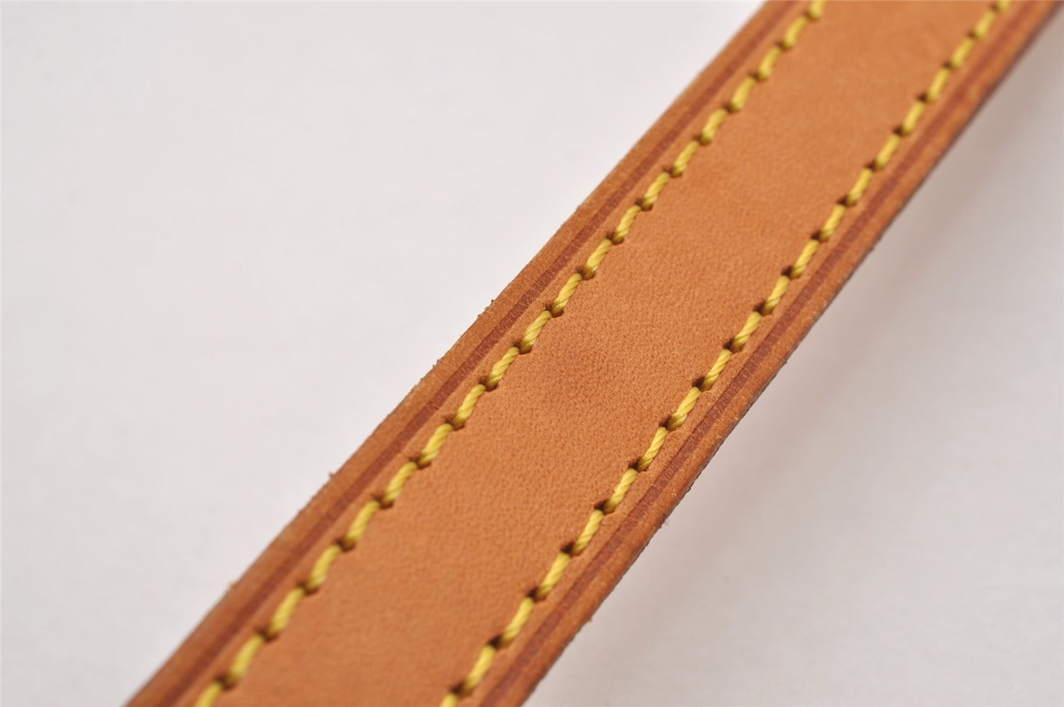 Authentic Louis Vuitton Leather Shoulder Strap Beige 47.2