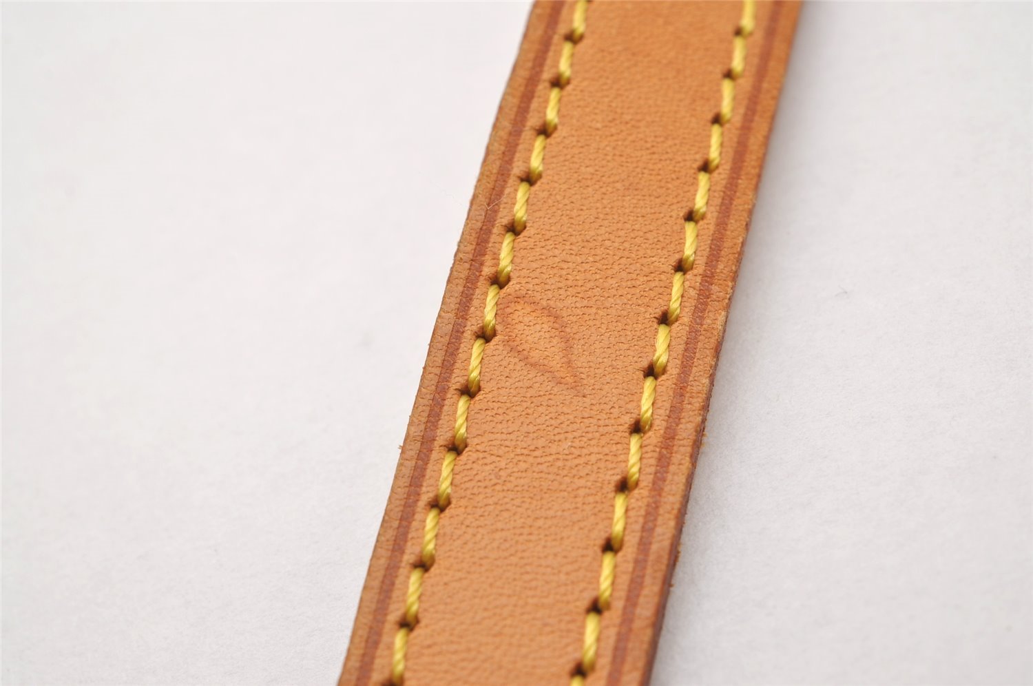 Authentic Louis Vuitton Leather Shoulder Strap Beige 47.2