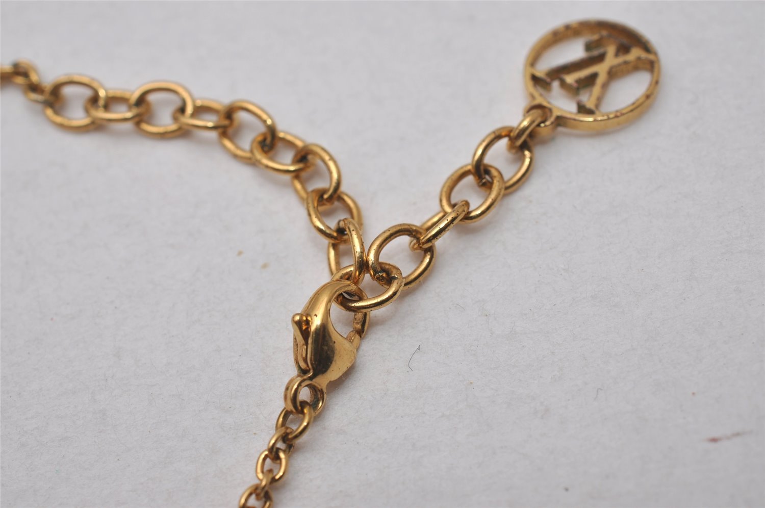 Authentic Louis Vuitton Essential V Gold Chain Pendant Necklace M61083 LV 3156I