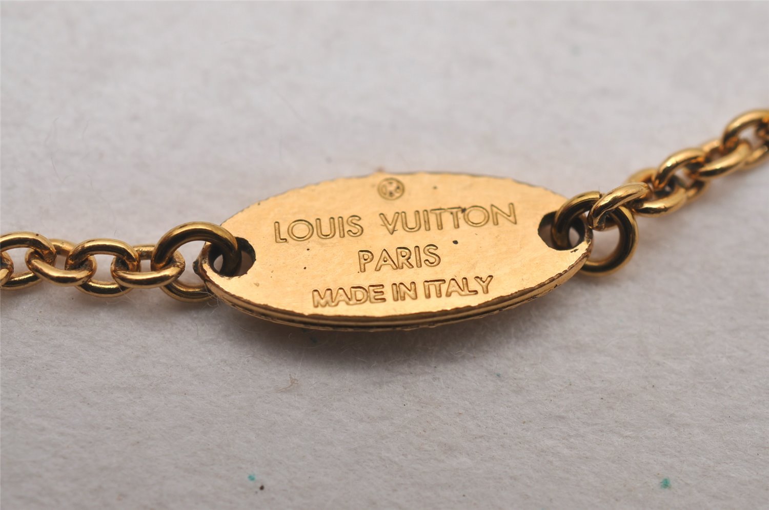 Authentic Louis Vuitton Essential V Gold Chain Pendant Necklace M61083 LV 3156I