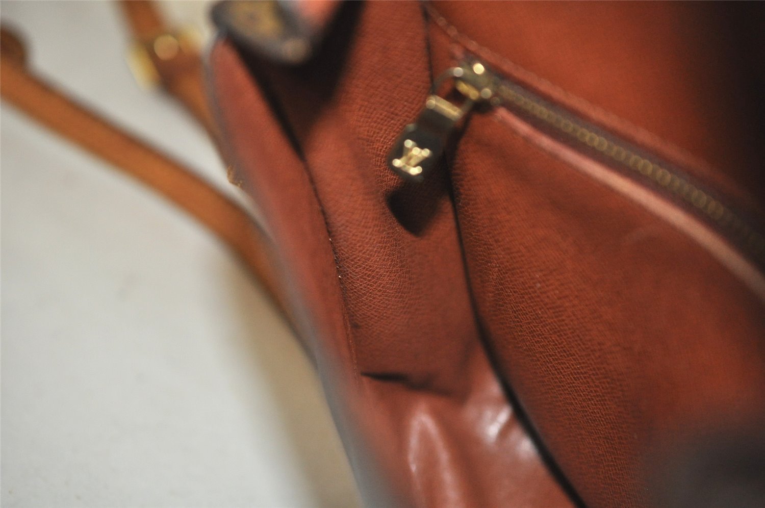 Auth Louis Vuitton Monogram Saint Cloud MM M51243 Shoulder Cross Bag Junk 3169J