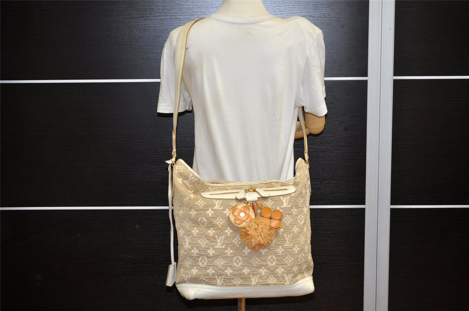 Authentic Louis Vuitton Monogram Sabbia Besace Shoulder Bag M93499 Beige 3170K