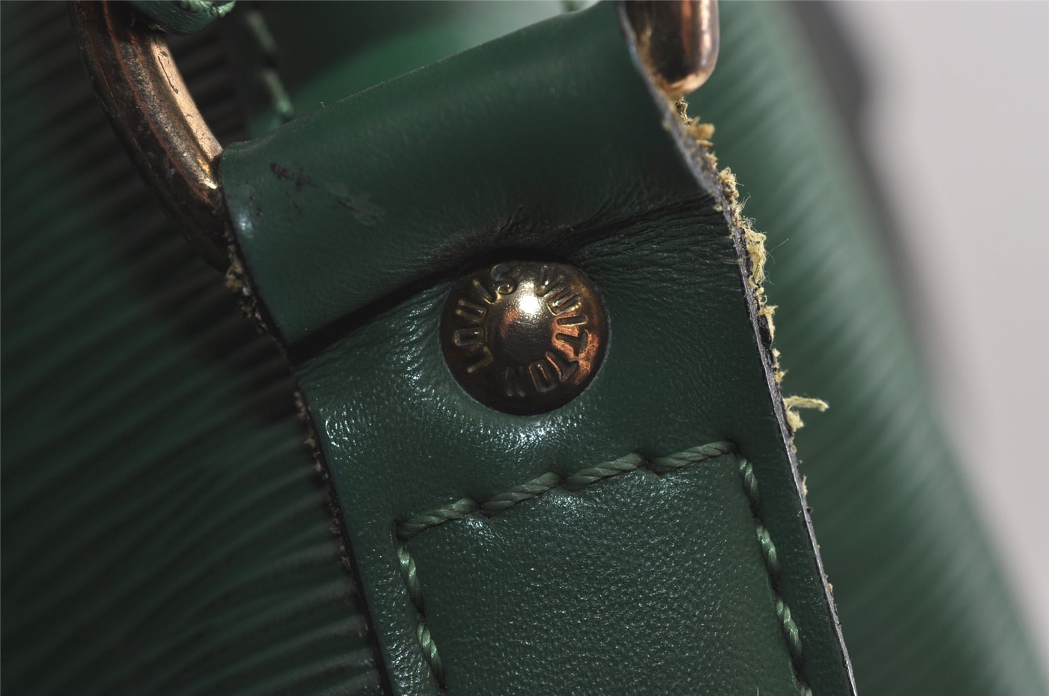 Authentic Louis Vuitton Epi Noe Shoulder Drawstring Bag Green M44004 LV 3172J