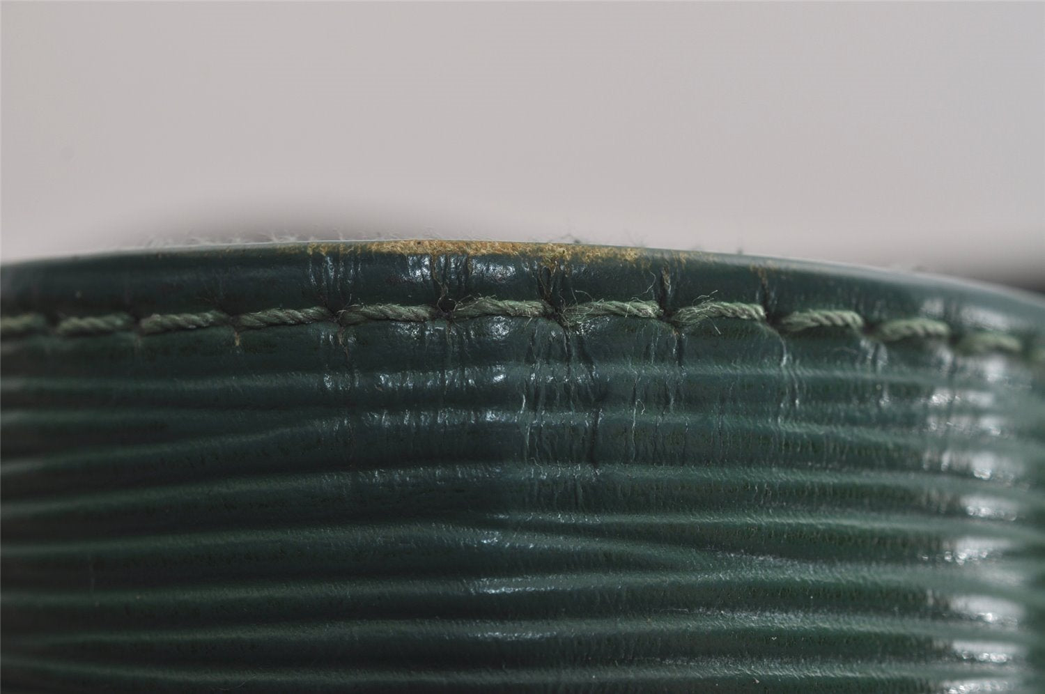 Authentic Louis Vuitton Epi Noe Shoulder Drawstring Bag Green M44004 LV 3172J