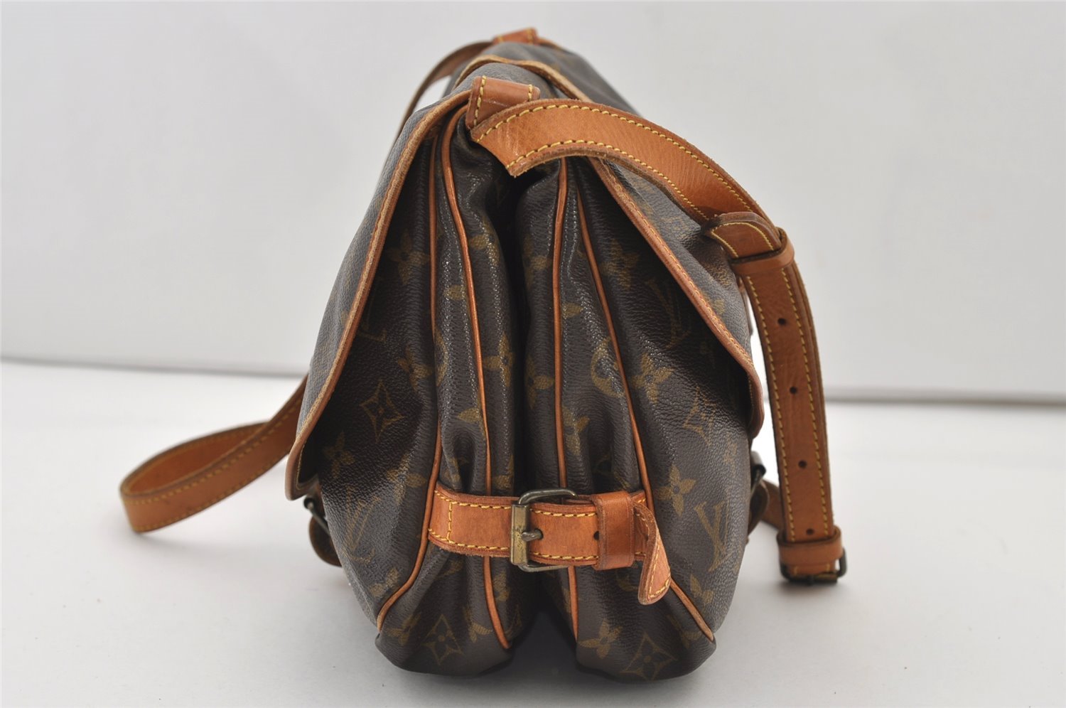 Authentic Louis Vuitton Monogram Saumur 30 Shoulder Cross Bag M42256 LV 3189J