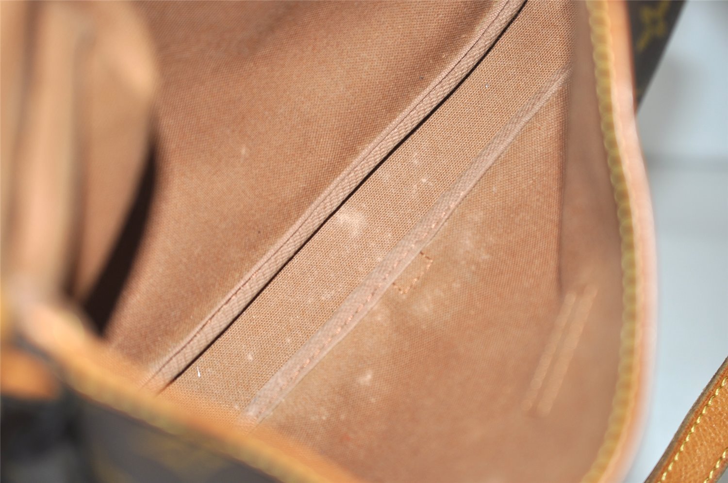 Authentic Louis Vuitton Monogram Saumur 30 Shoulder Cross Bag M42256 LV 3189J