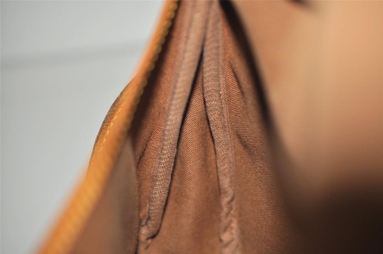 Authentic Louis Vuitton Monogram Saumur 30 Shoulder Cross Bag M42256 LV 3189J