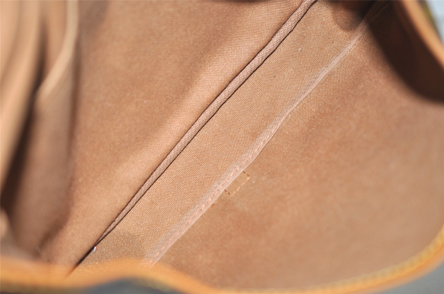 Authentic Louis Vuitton Monogram Saumur 30 Shoulder Cross Bag M42256 LV 3189J