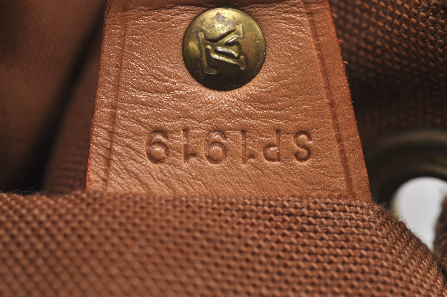 Authentic Louis Vuitton Monogram Montsouris MM Backpack M51136 LV 3192J