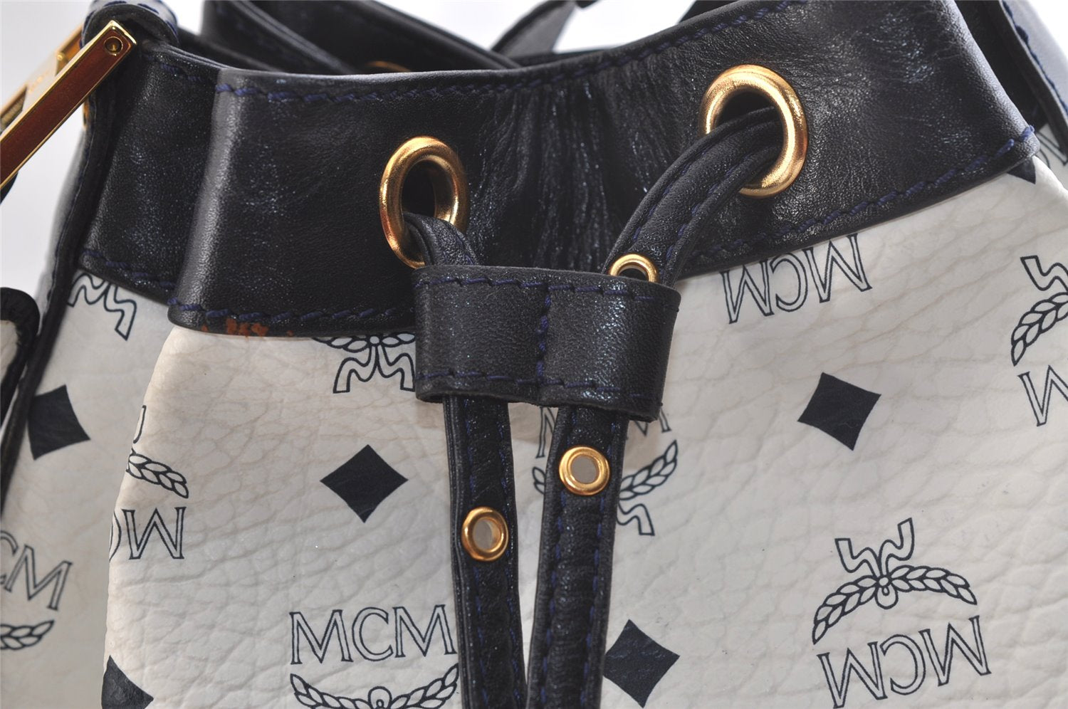 Authentic MCM Leather Vintage Shoulder Cross Drawstring Bag White 3194K