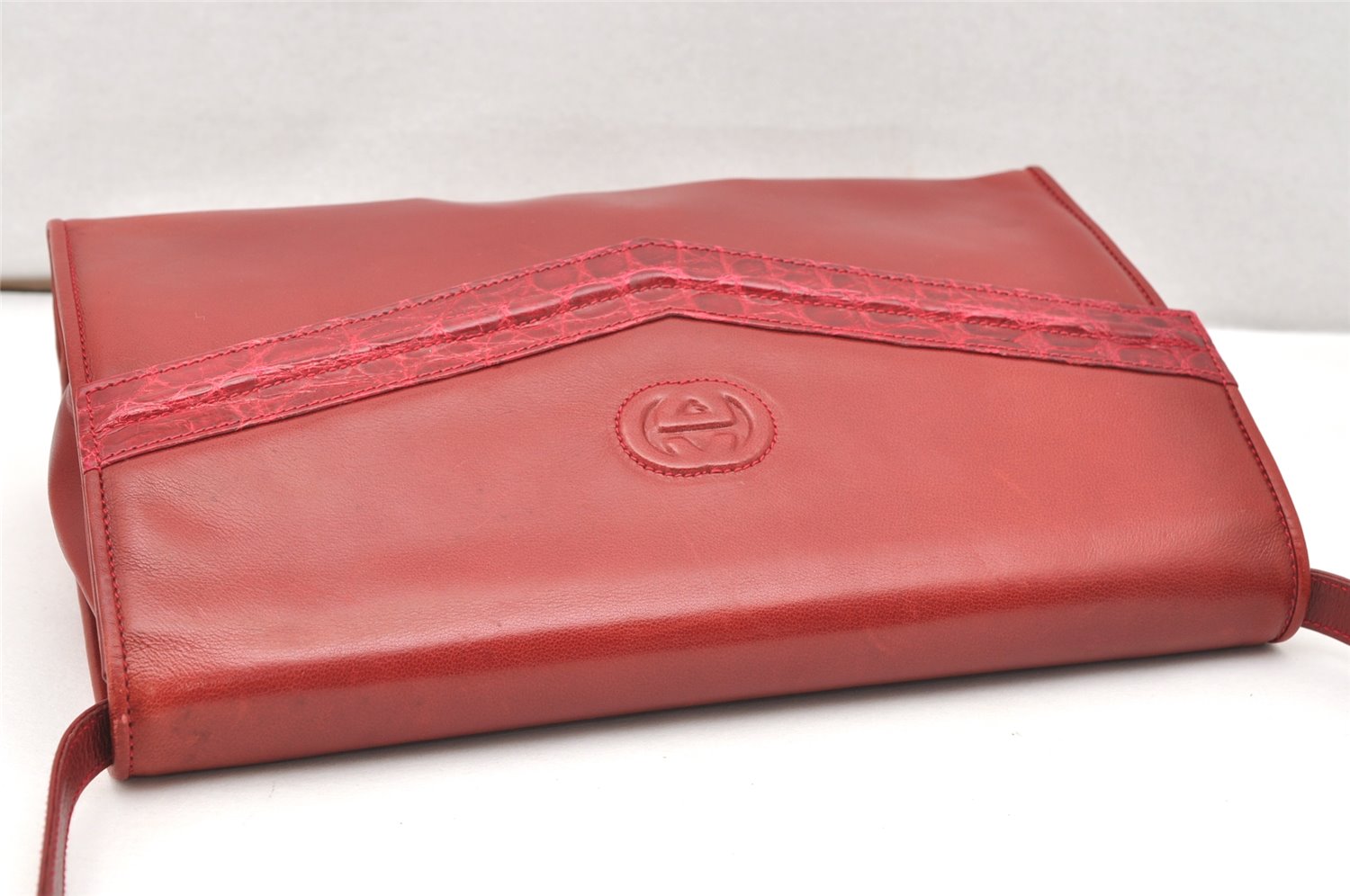Authentic GUCCI Vintage Shoulder Cross Body Bag Purse Leather Red 3197K