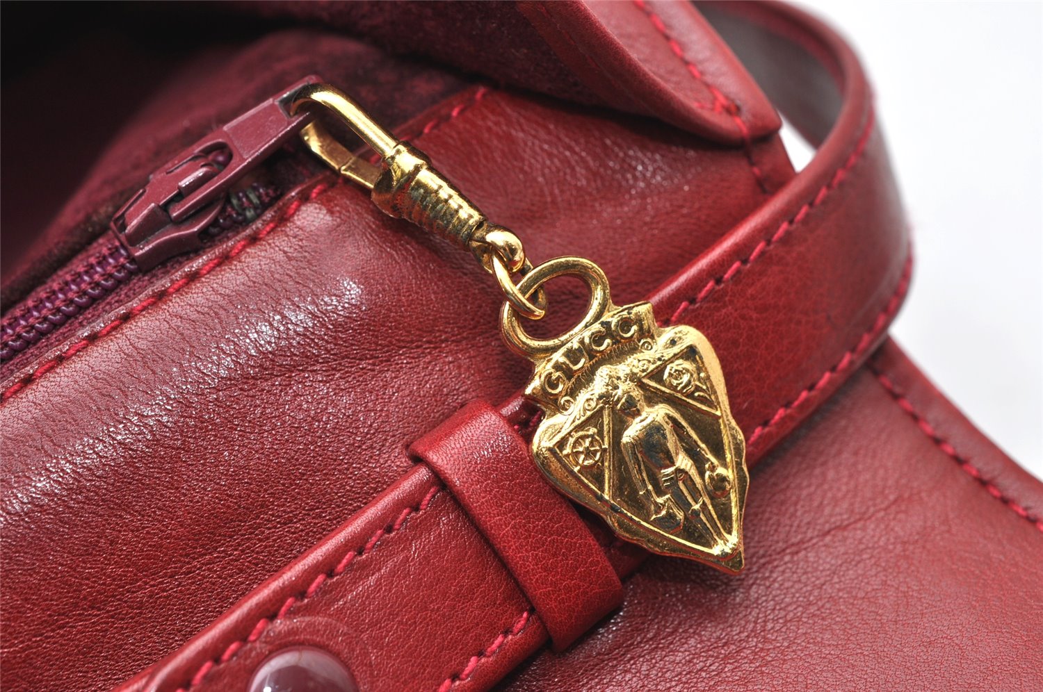 Authentic GUCCI Vintage Shoulder Cross Body Bag Purse Leather Red 3197K