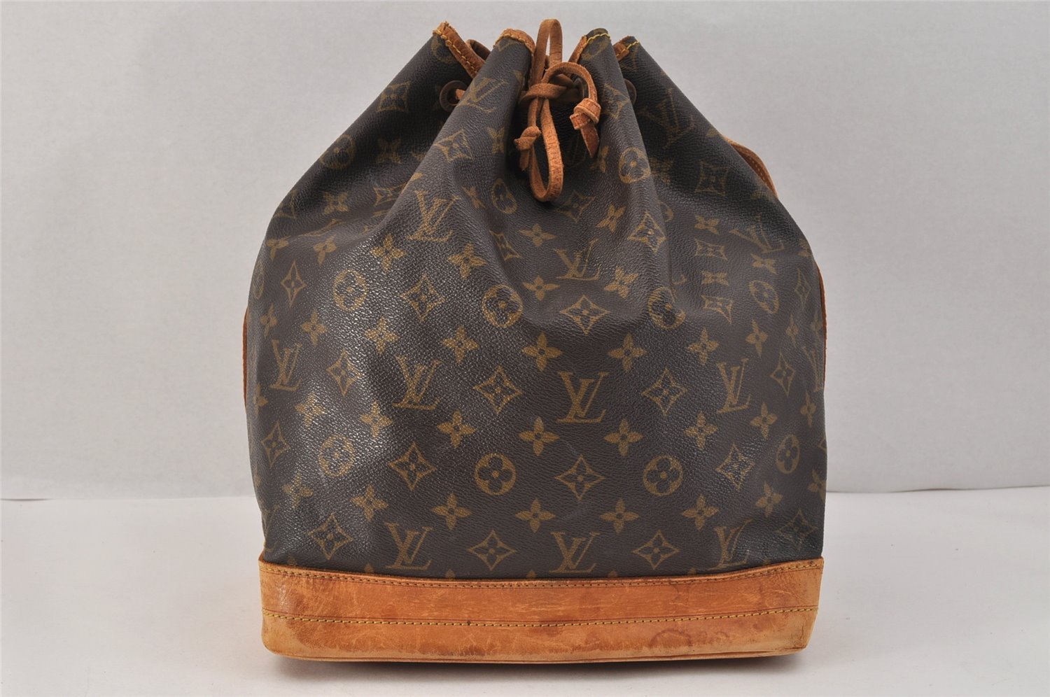 Authentic Louis Vuitton Monogram Noe Shoulder Drawstring Bag M42224 LV 3209K