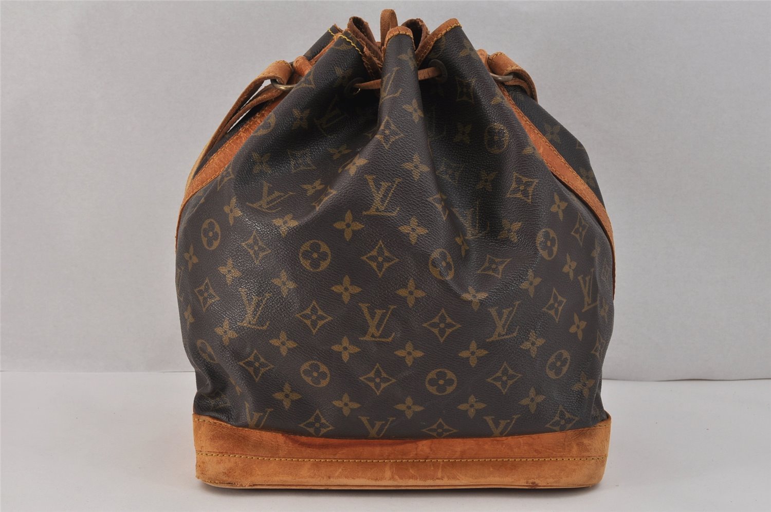 Authentic Louis Vuitton Monogram Noe Shoulder Drawstring Bag M42224 LV 3209K