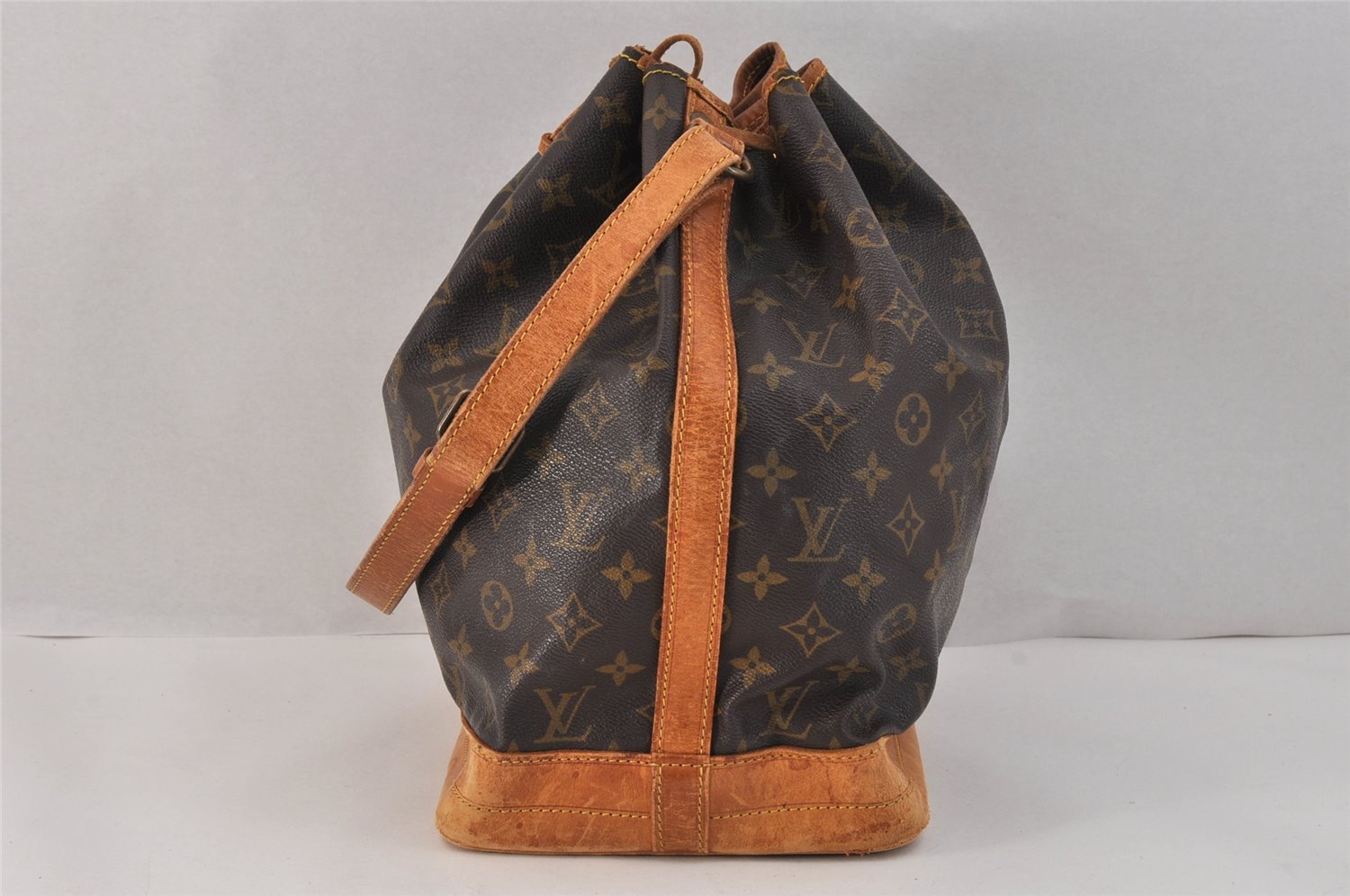 Authentic Louis Vuitton Monogram Noe Shoulder Drawstring Bag M42224 LV 3209K