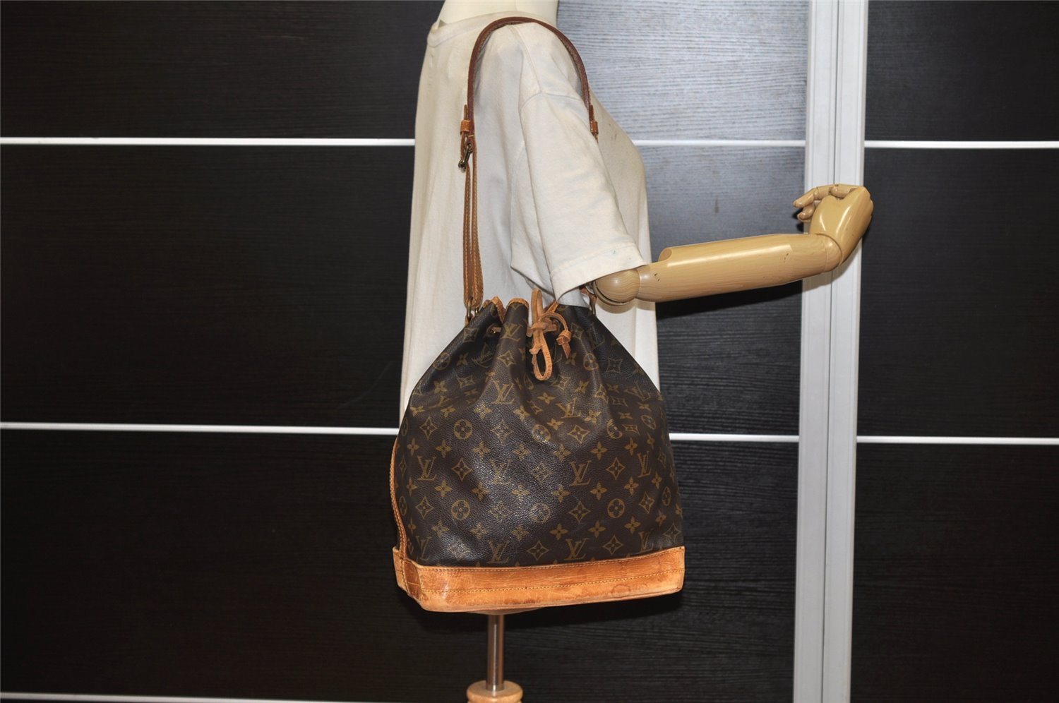 Authentic Louis Vuitton Monogram Noe Shoulder Drawstring Bag M42224 LV 3209K