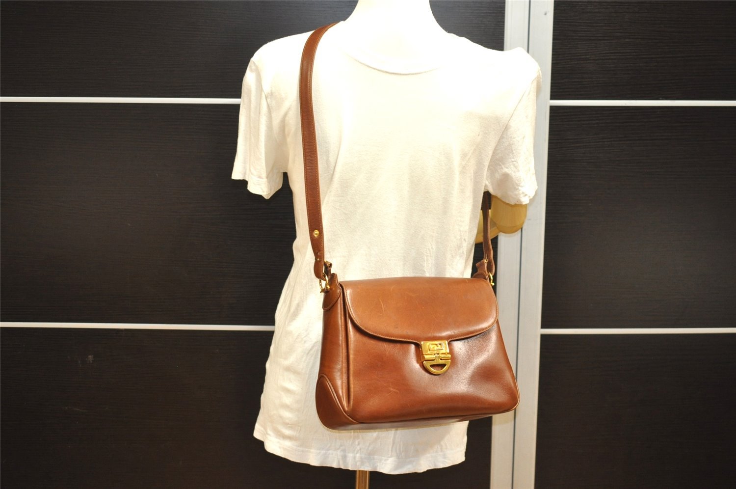 Authentic GUCCI Vintage Shoulder Cross Body Bag Purse Leather Brown 3212I