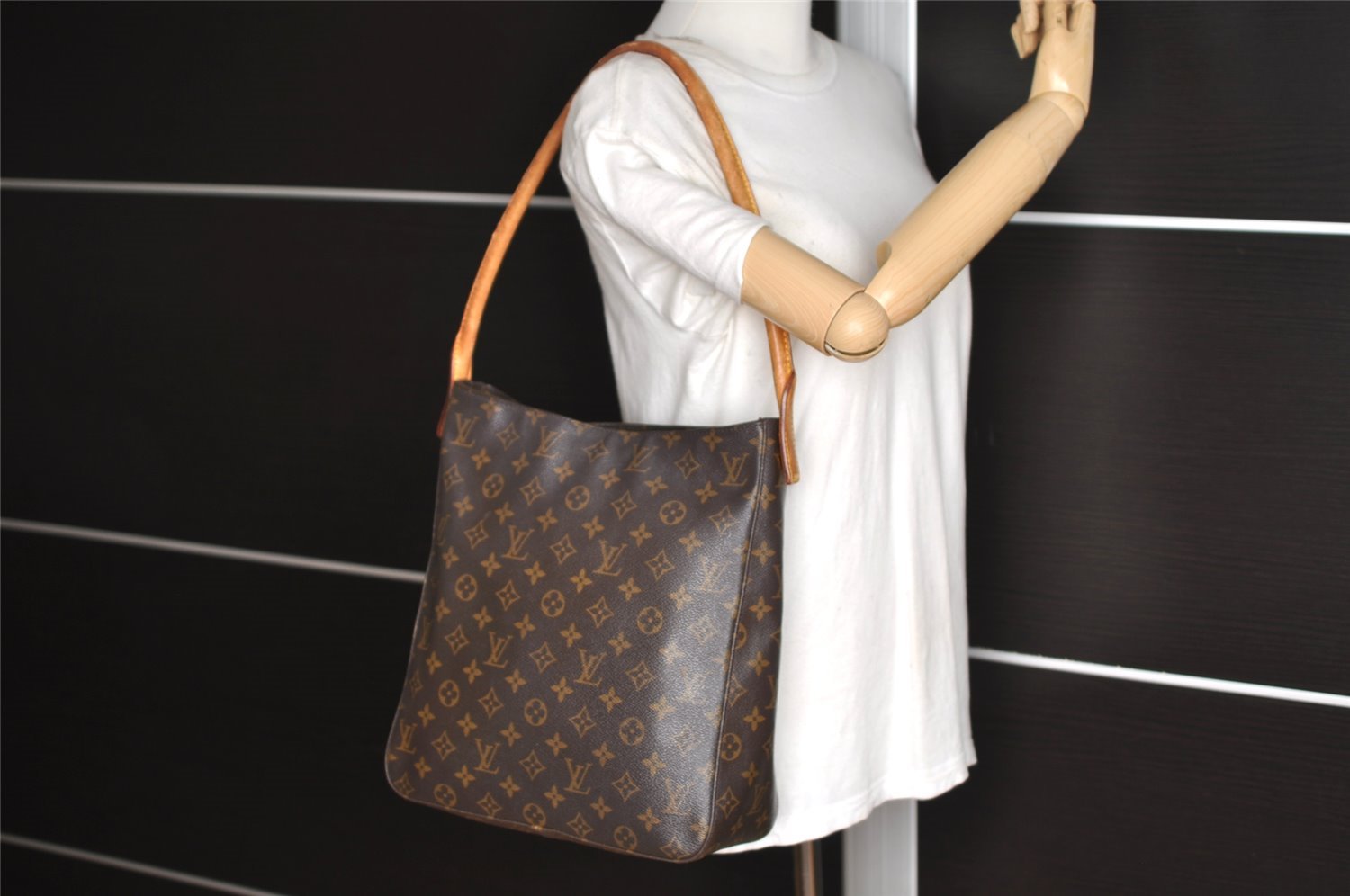 Authentic Louis Vuitton Monogram Looping GM Shoulder Bag M51145 LV 3217J