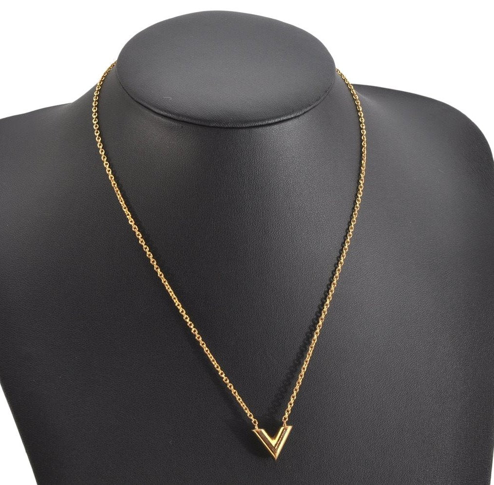 Auth Louis Vuitton Essential V Necklace Pendant Gold Tone M661083 LV 3219K