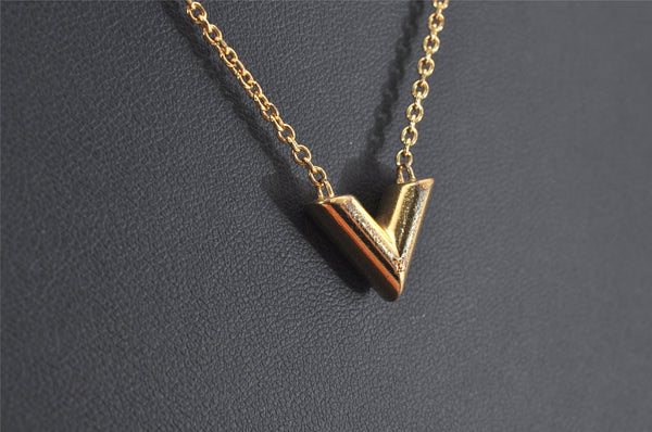 Auth Louis Vuitton Essential V Necklace Pendant Gold Tone M661083 LV 3219K