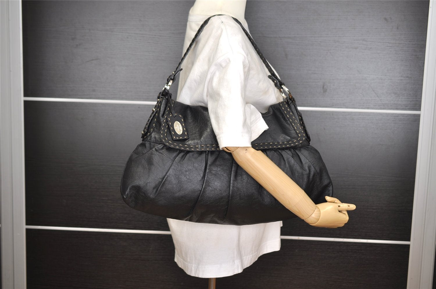 Authentic FENDI Selleria Vintage Shoulder Hand Bag Leather Black 3234I