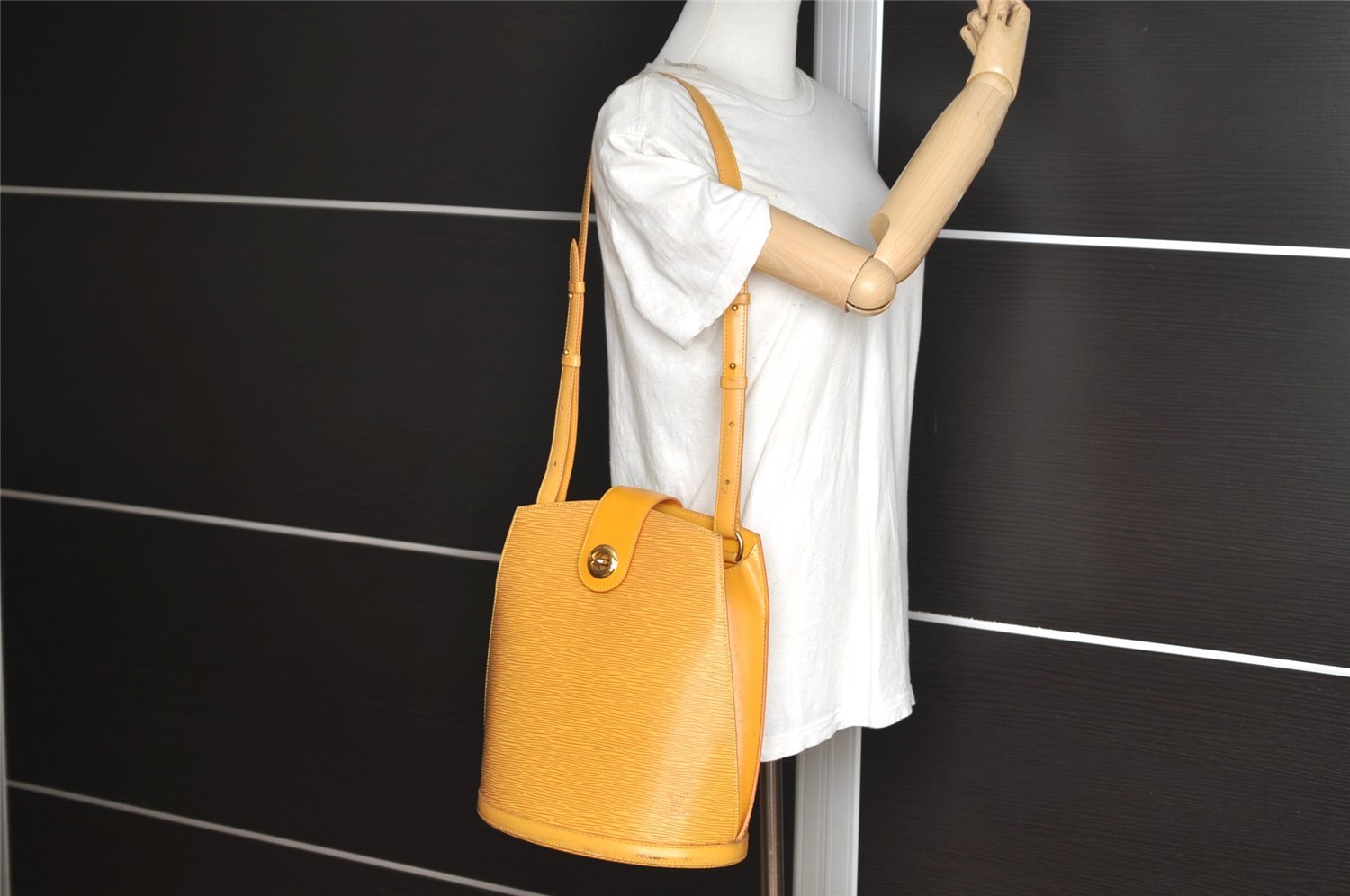 Authentic Louis Vuitton Epi Cluny Shoulder Bag Purse Yellow M52259 LV 3241J