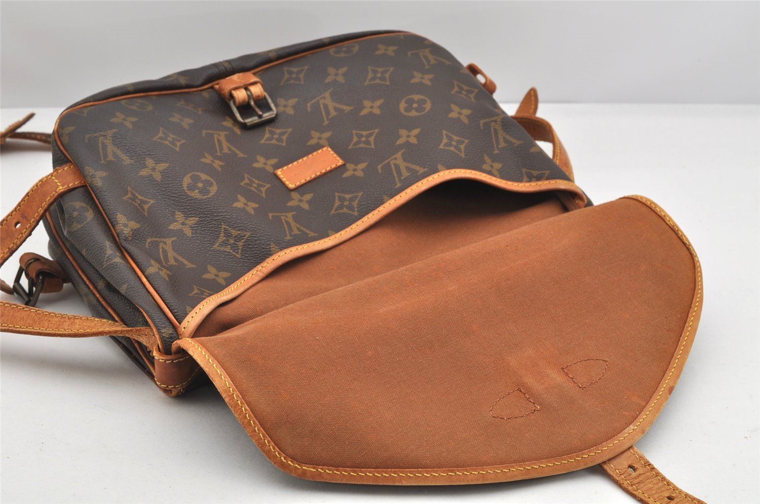 Authentic Louis Vuitton Monogram Saumur 30 Shoulder Cross Bag M42256 LV 3241K