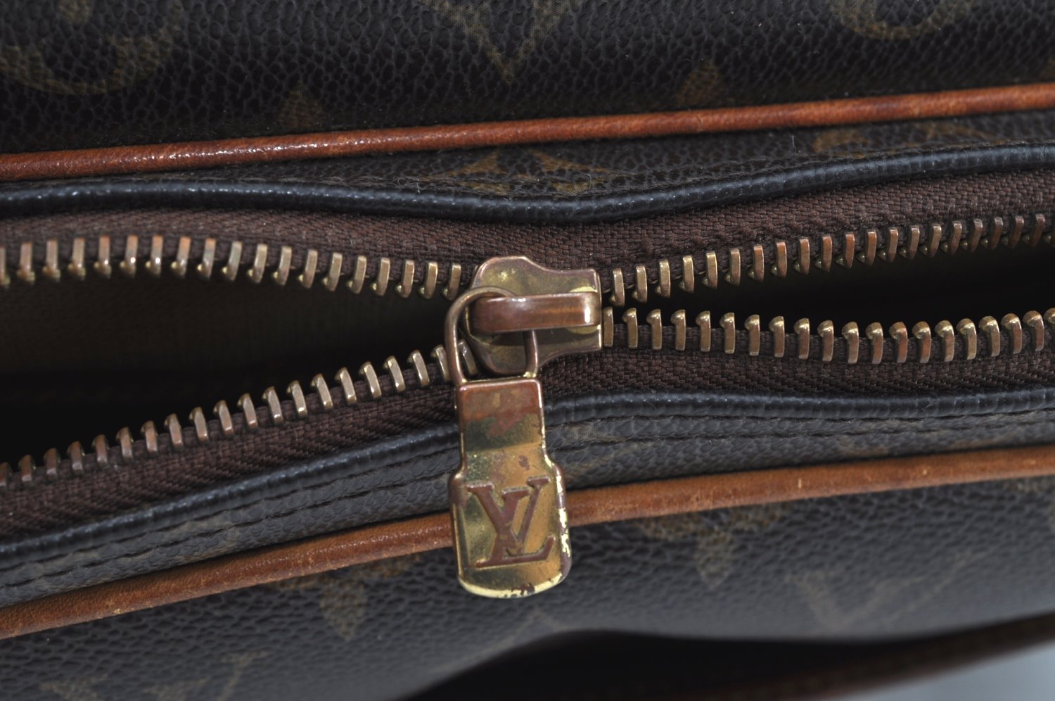 Auth Louis Vuitton Monogram Reporter PM Shoulder Cross Bag M45254 LV Junk 3242G