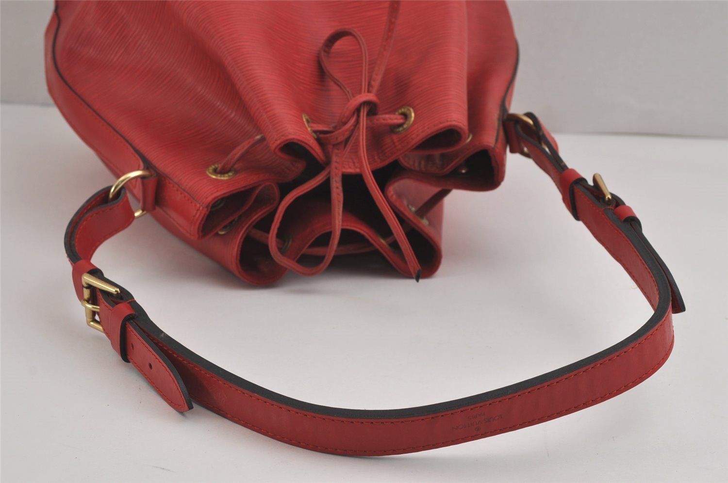 Authentic Louis Vuitton Epi Noe Shoulder Drawstring Bag Red M44007 LV 3258J