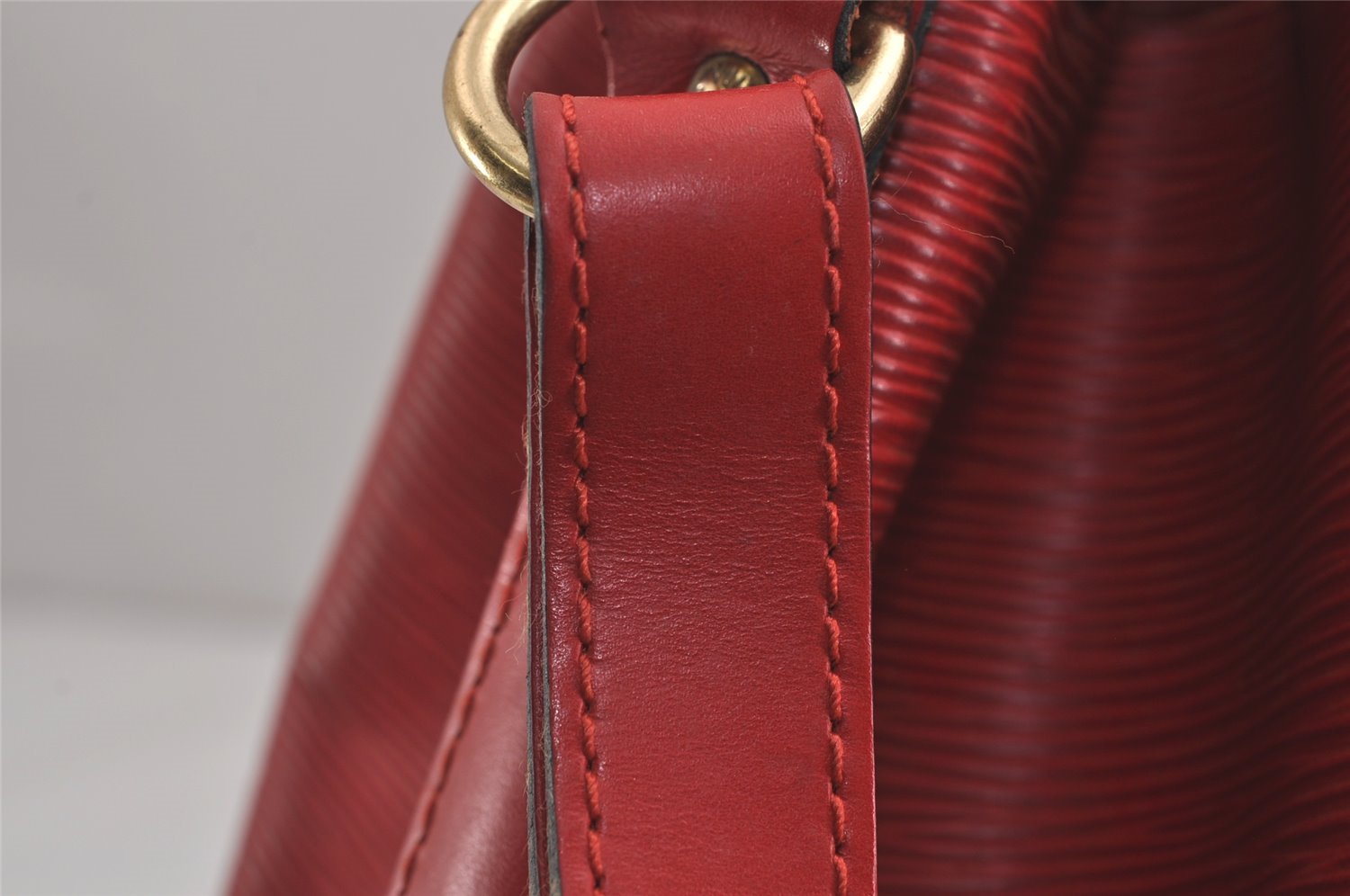 Authentic Louis Vuitton Epi Noe Shoulder Drawstring Bag Red M44007 LV 3258J