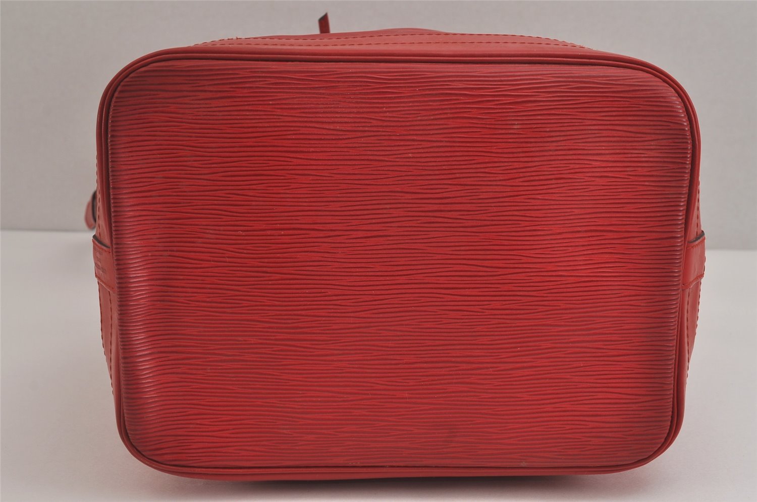 Authentic Louis Vuitton Epi Noe Shoulder Drawstring Bag Red M44007 LV 3258J