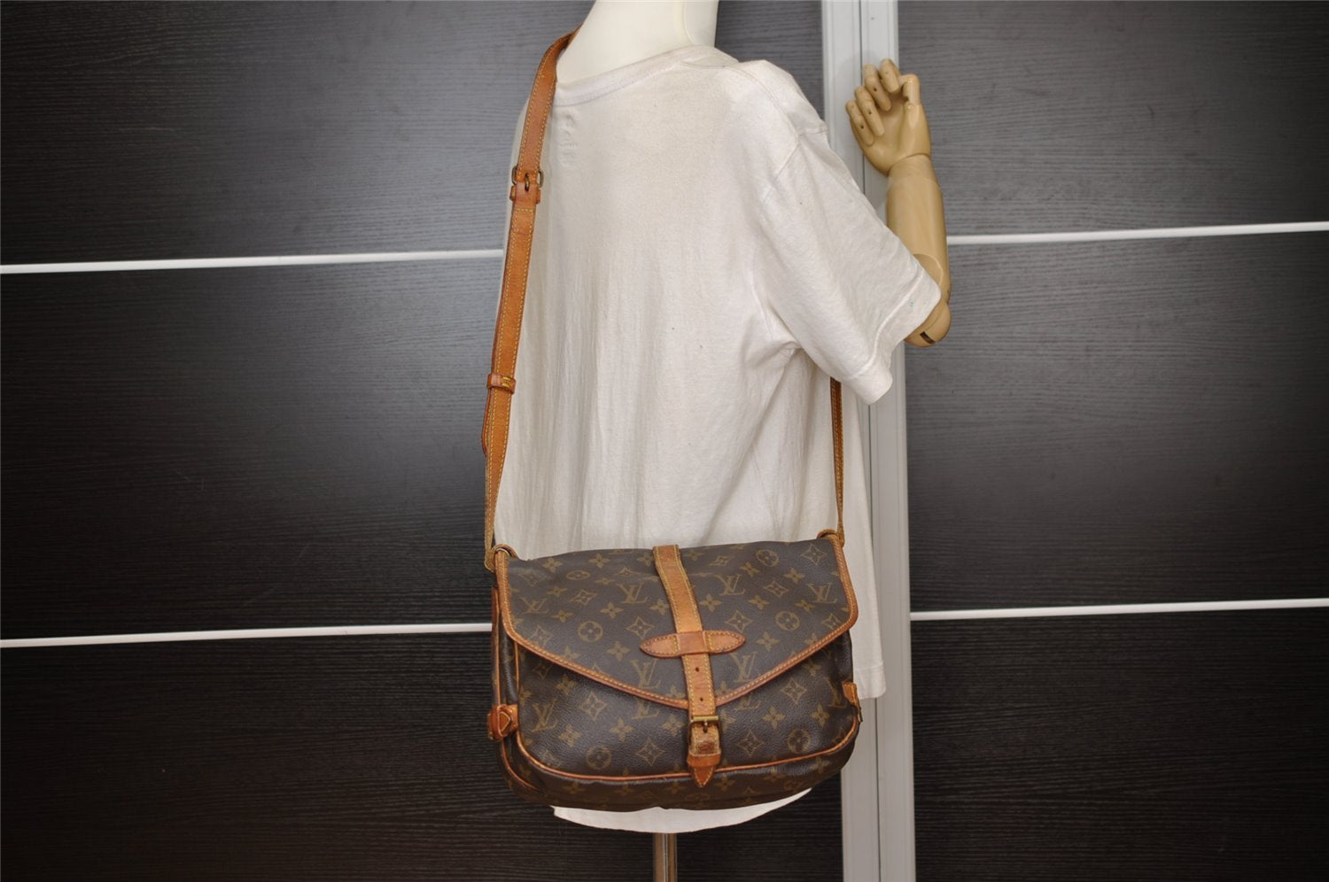 Authentic Louis Vuitton Monogram Saumur 30 Shoulder Cross Bag M42256 LV 3259J