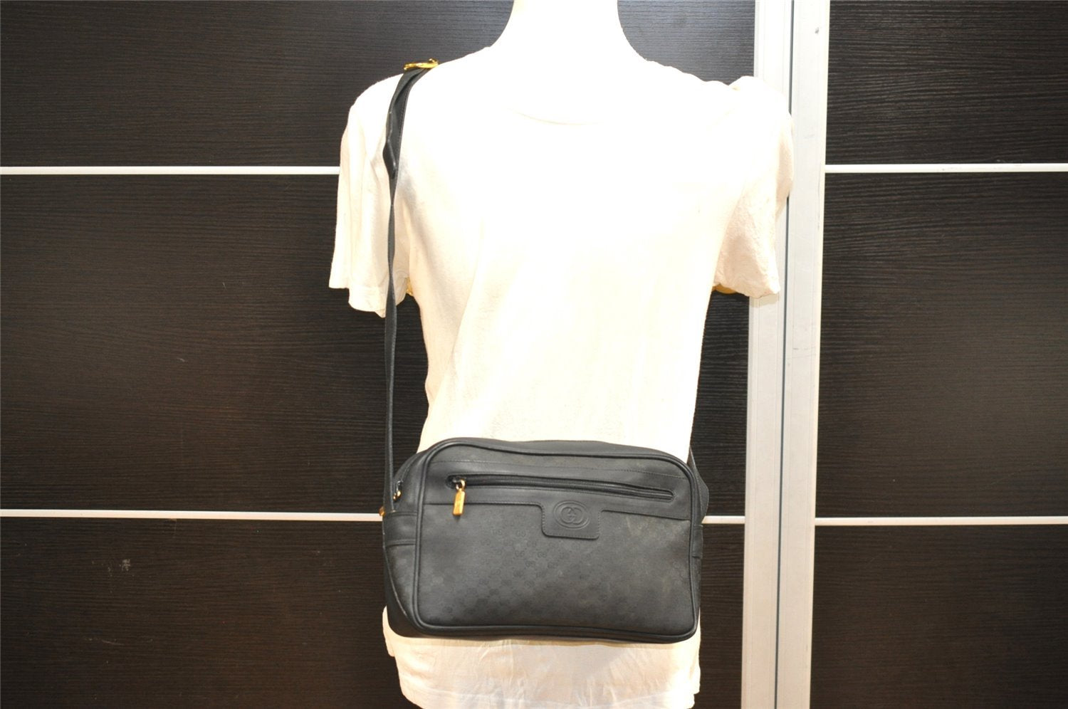 Authentic GUCCI Micro GG PVC Leather Shoulder Cross Body Bag Black Junk 3271I