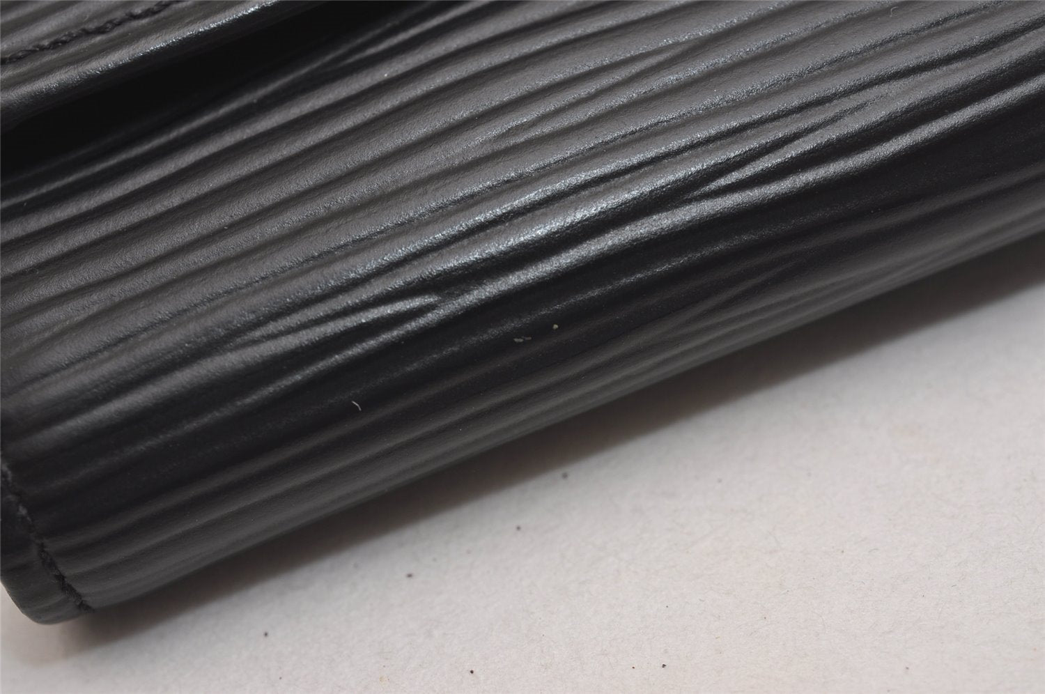 Authentic Louis Vuitton Epi Multicles 6 Key Case Black M63812 LV 3286J