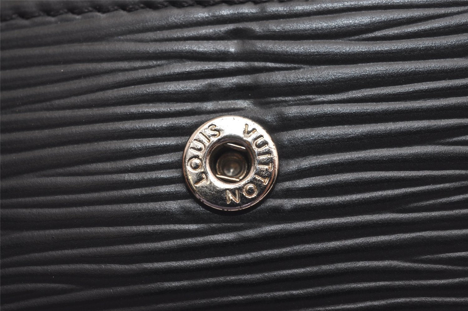 Authentic Louis Vuitton Epi Multicles 6 Key Case Black M63812 LV 3286J