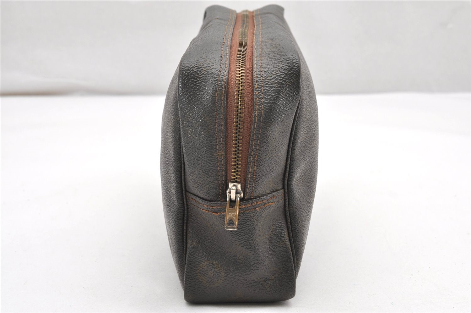 Auth Louis Vuitton Monogram Trousse Toilette 28 Clutch Hand Bag Old Model 3294K