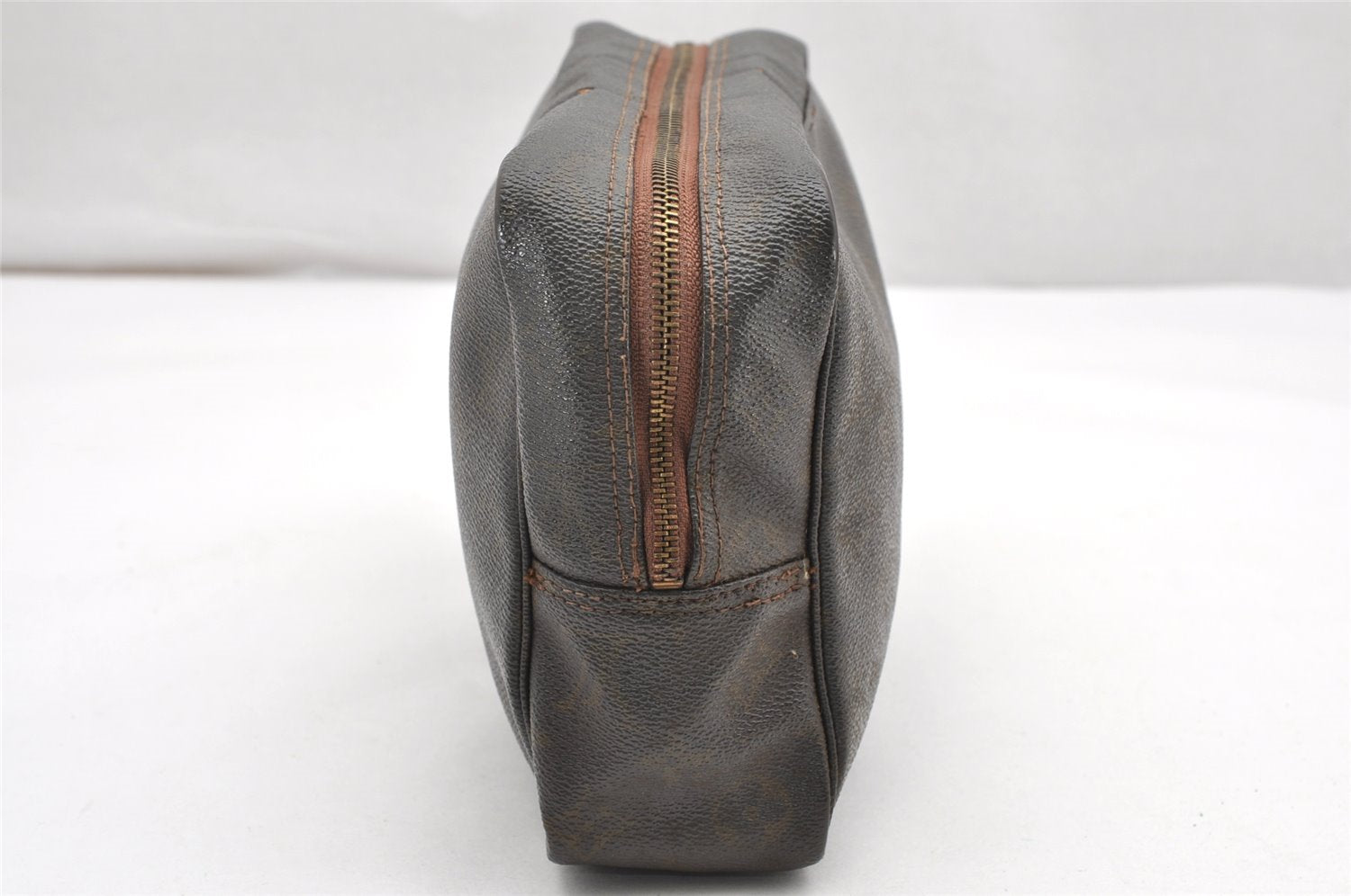 Auth Louis Vuitton Monogram Trousse Toilette 28 Clutch Hand Bag Old Model 3294K