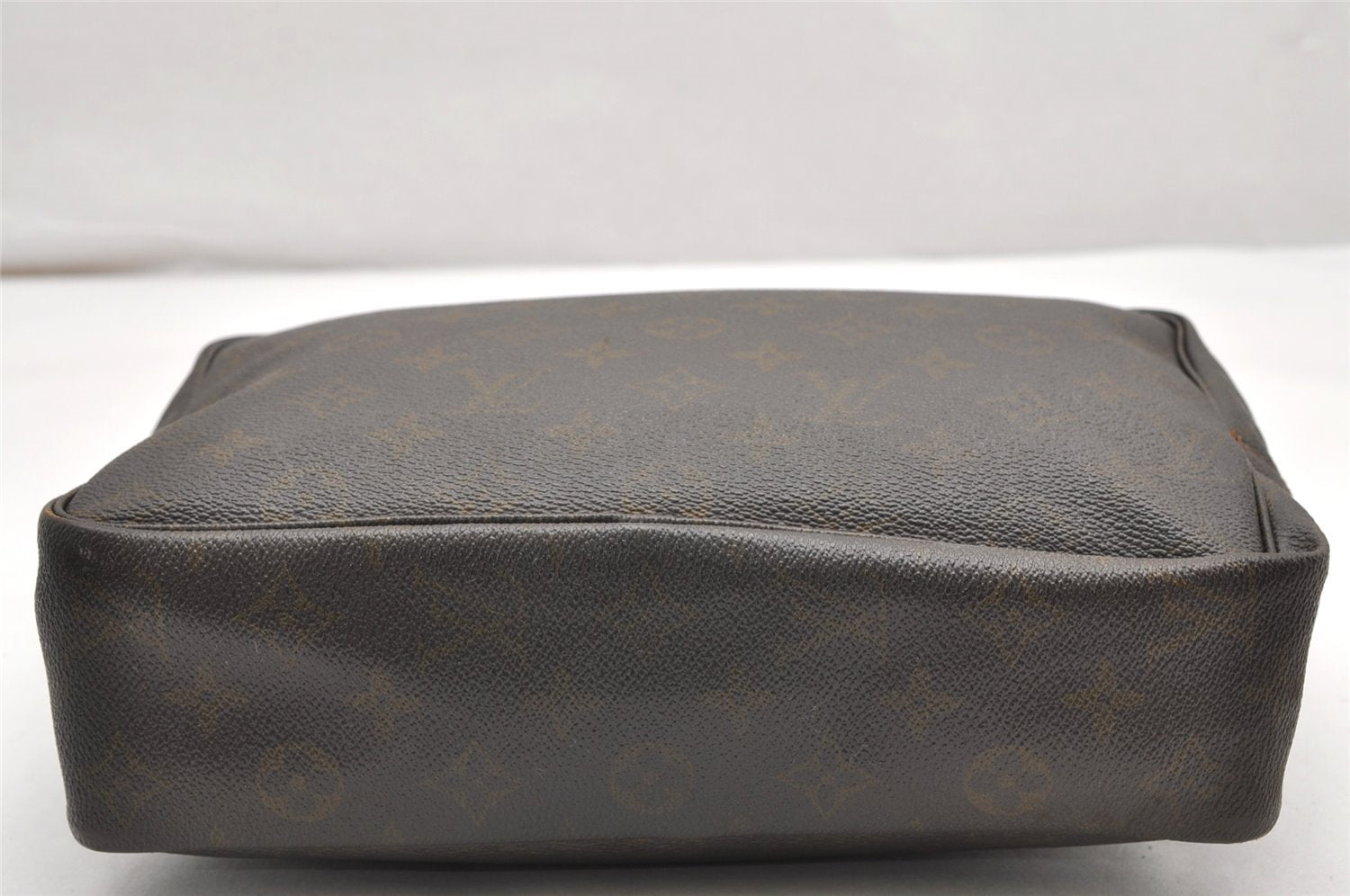 Auth Louis Vuitton Monogram Trousse Toilette 28 Clutch Hand Bag Old Model 3294K