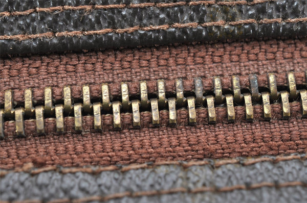 Auth Louis Vuitton Monogram Trousse Toilette 28 Clutch Hand Bag Old Model 3294K